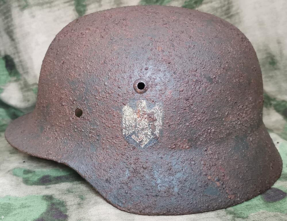 Wehrmacht helmet M35 / from Stalingrad