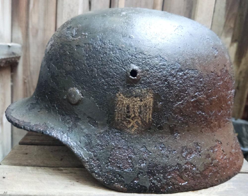 Wehrmacht helmet M40 / from Stalingrad