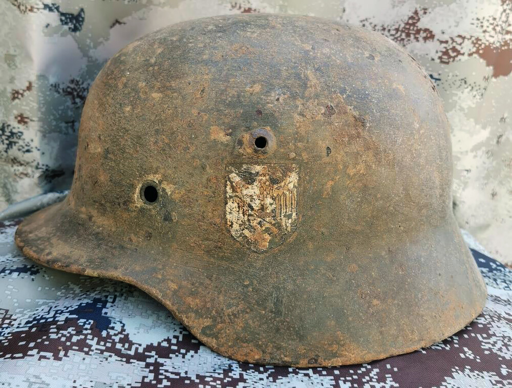 Wehrmacht helmet M40 / from Stalingrad