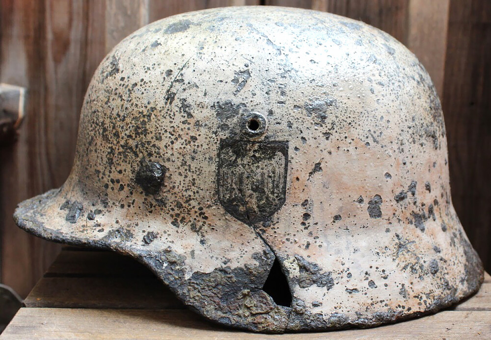 Winter camo Wehrmacht helmet M40 / from Novgorod