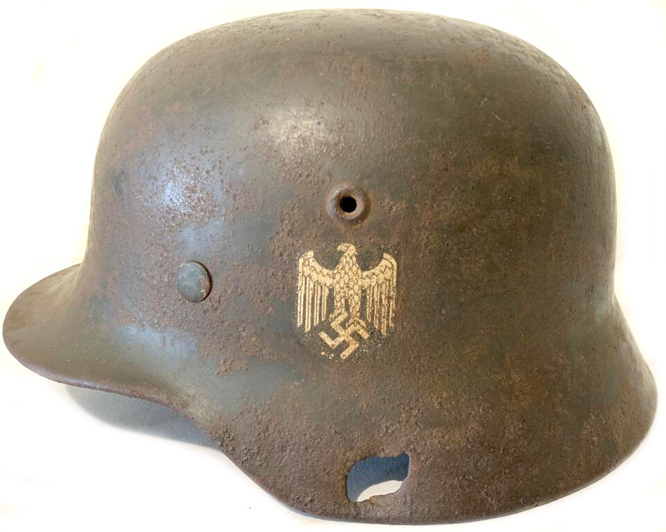 Wehrmacht helmet M40 / from Stalingrad