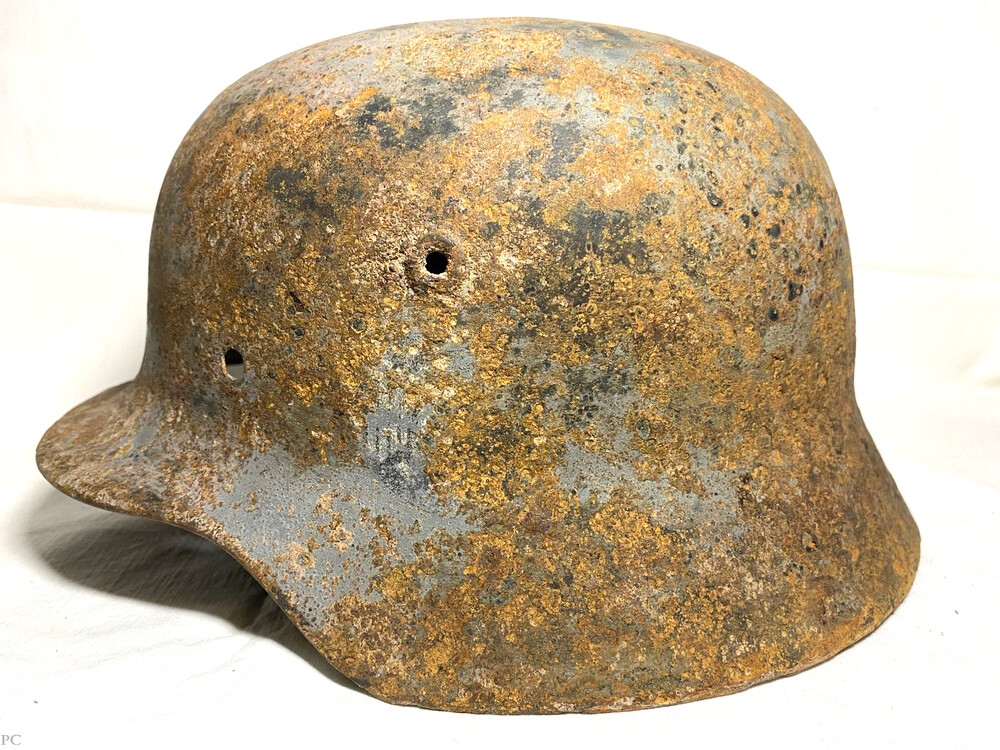 Wehrmacht helmet M40 / from Stalingrad