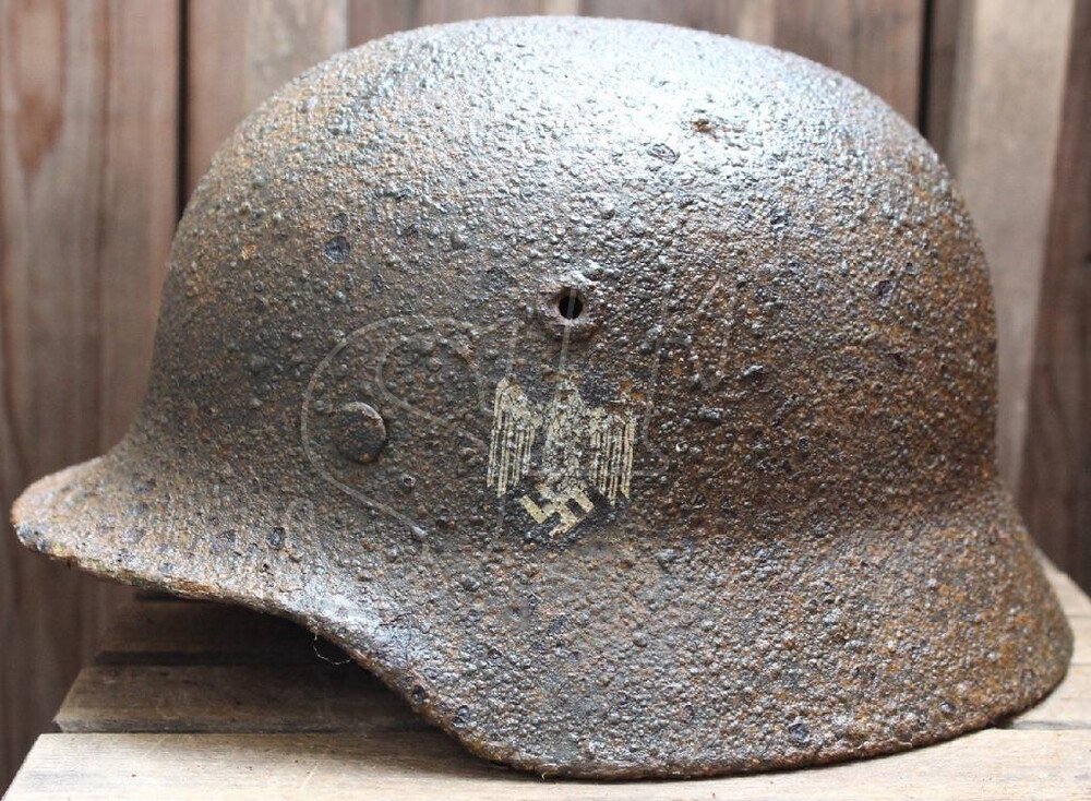 Wehrmacht helmet M40 / from Orel