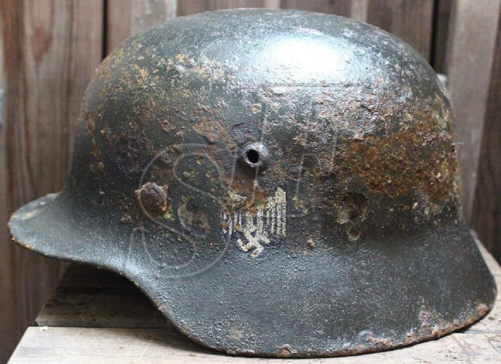 Wehrmacht helmet M40 / from Novgorod