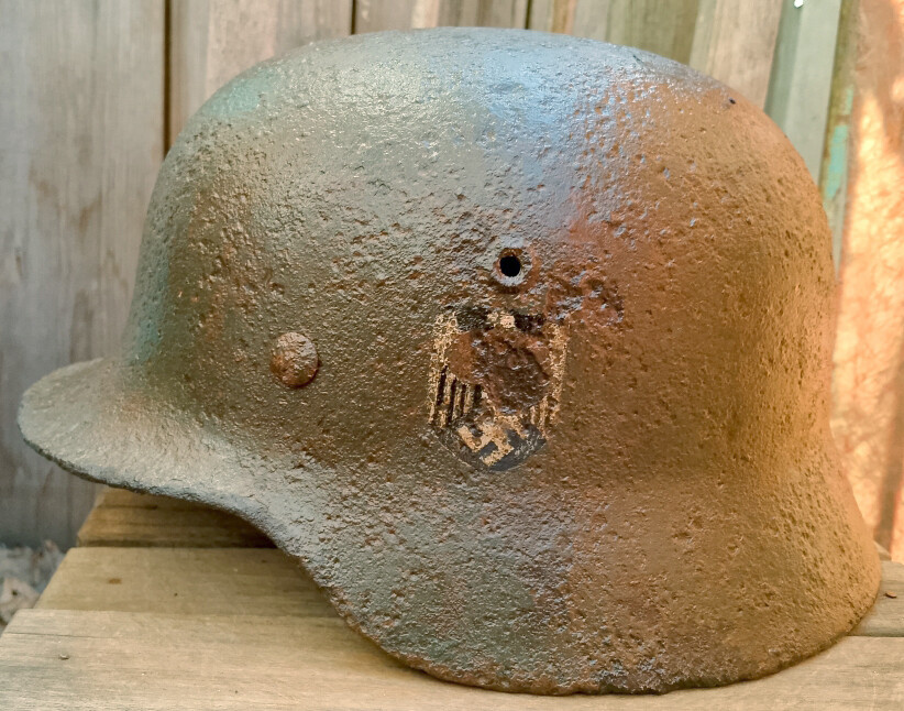 Wehrmacht helmet M40 / from Leningrad