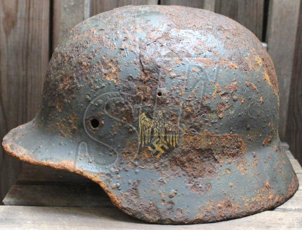 Wehrmacht helmet M35 / from Stalingrad
