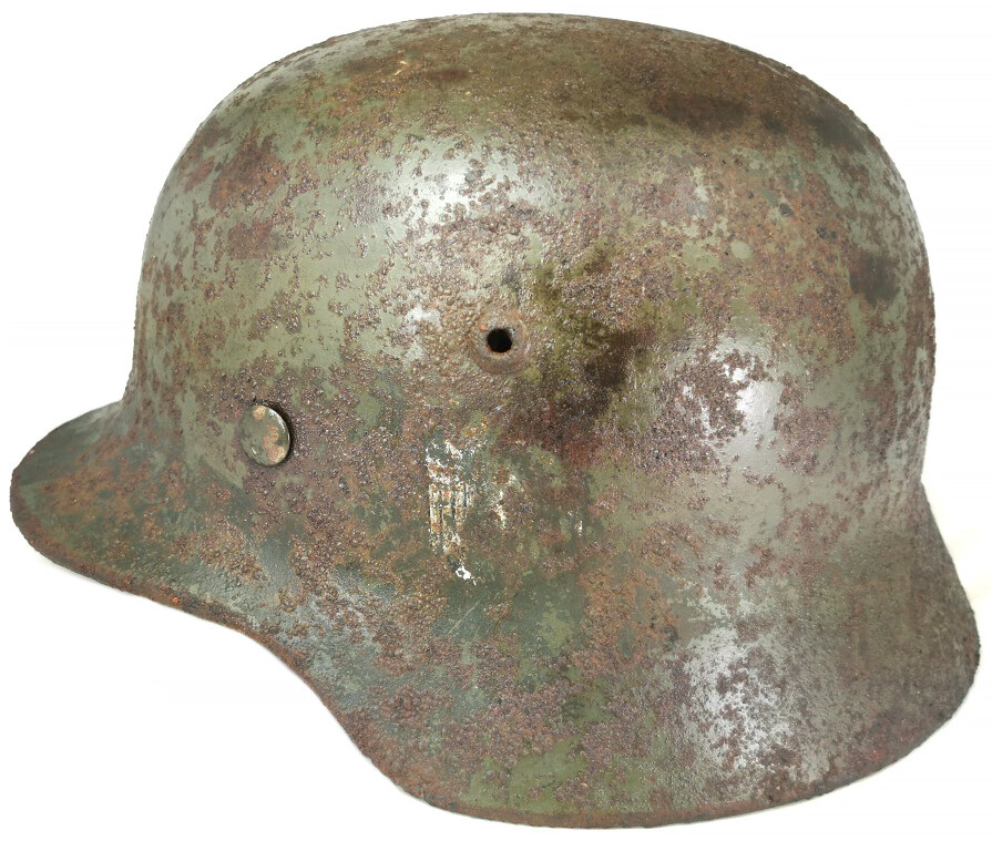 Wehrmacht helmet M35 / from Stalingrad