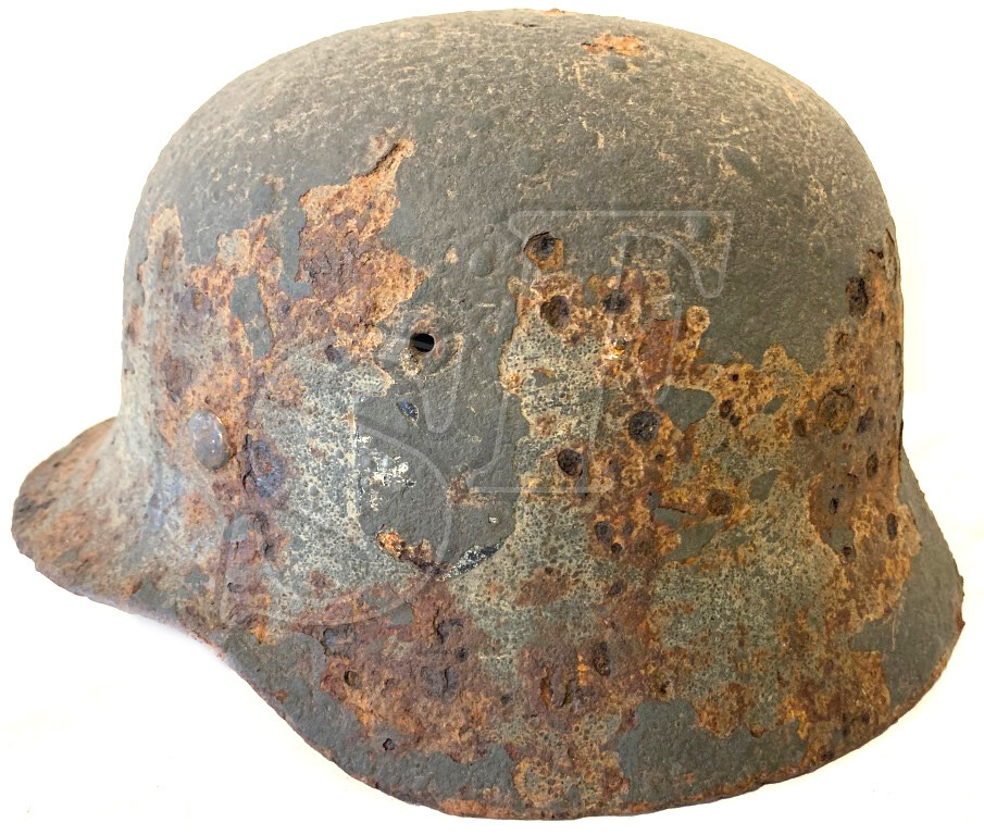 Wehrmacht helmet M35 / from Stalingrad