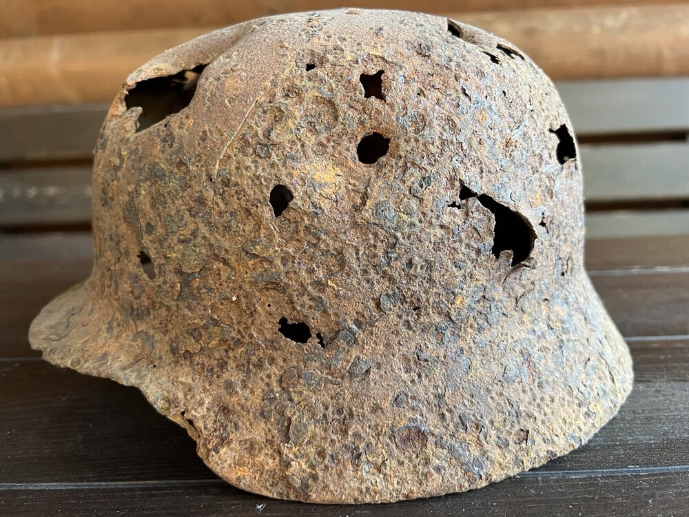 Heer helmet M40 / from Leningrad