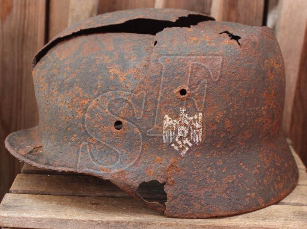 Wehrmacht helmet М35 DD / from Velikiye Luki
