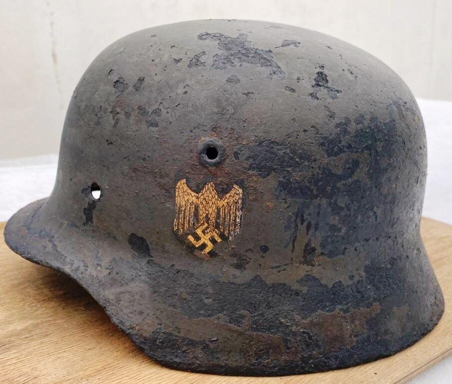 Wehrmacht helmet M40 / from Leningrad