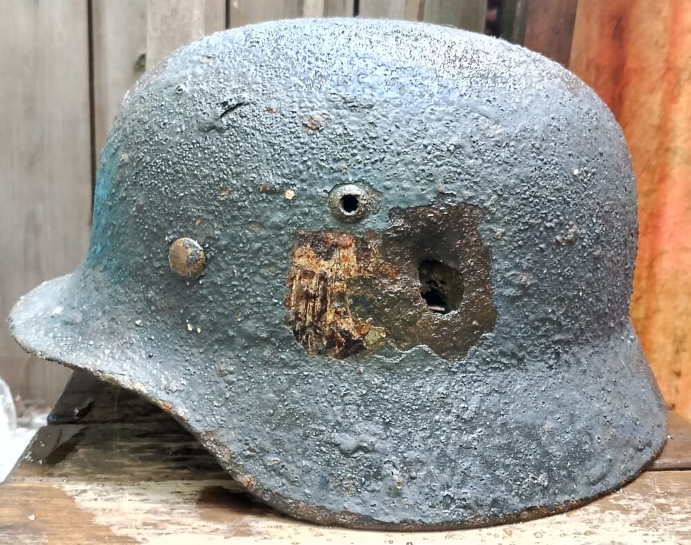 Wehrmacht helmet M35 / from Stalingrad