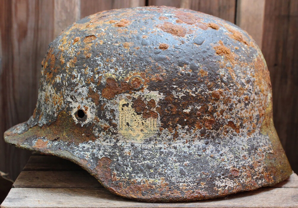 Winter camo Wehrmacht helmet M40 / from Smolensk