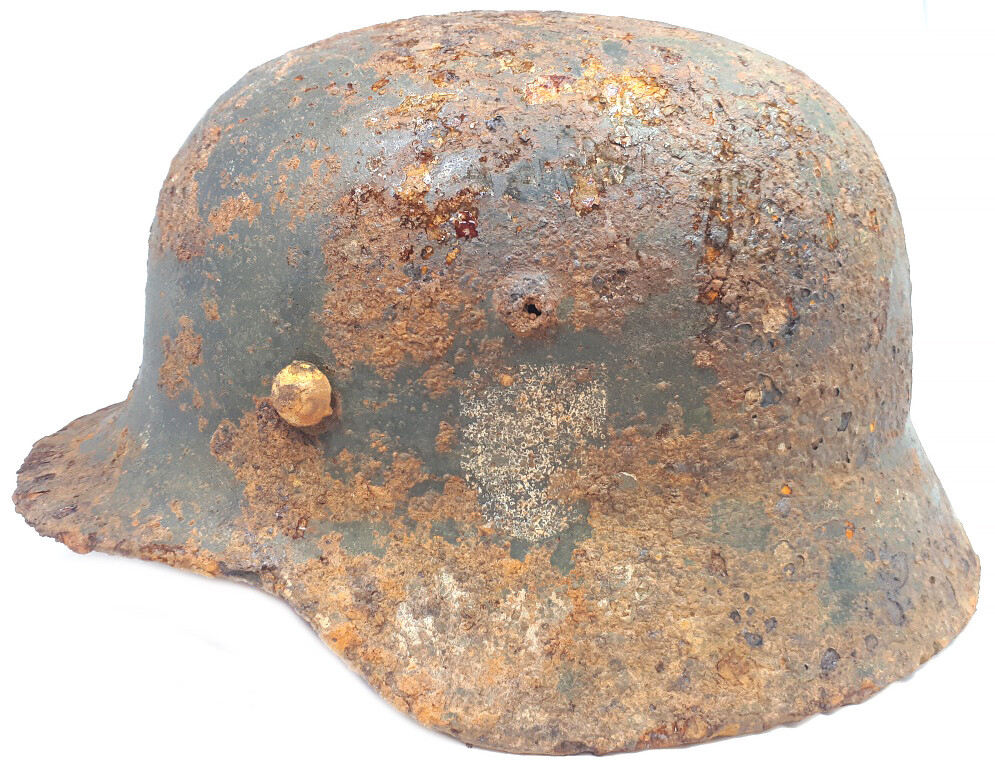 Wehrmacht helmet M40 / from Stalingrad