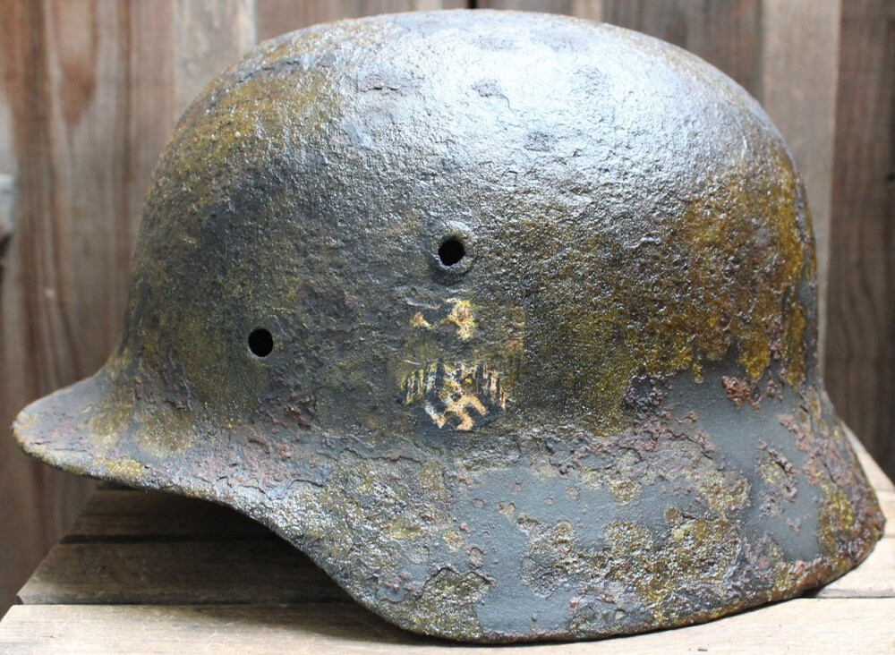 Wehrmacht helmet M40 / from Koenigsberg