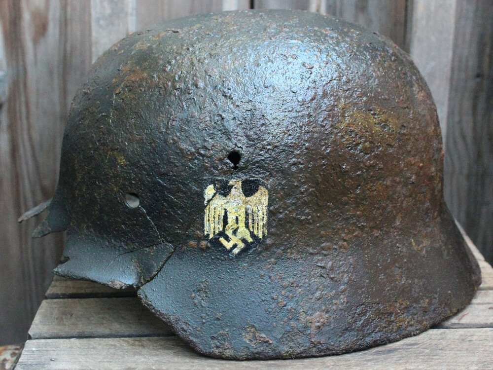 Wehrmacht helmet M40 / from Smolensk