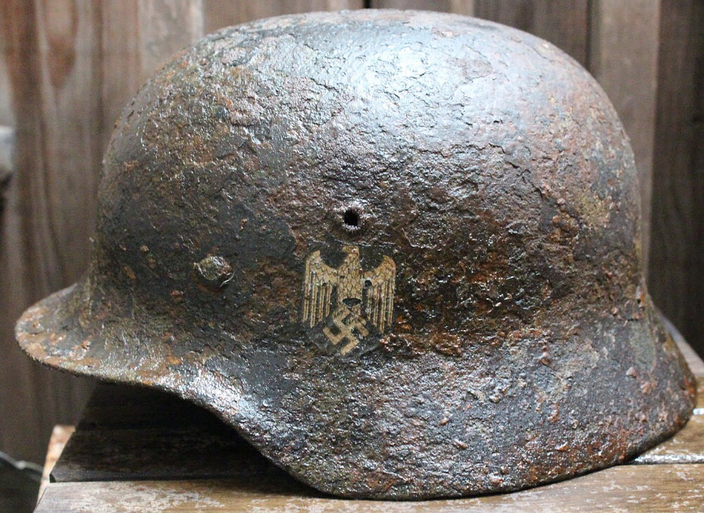 Wehrmacht helmet M40 / from Smolensk