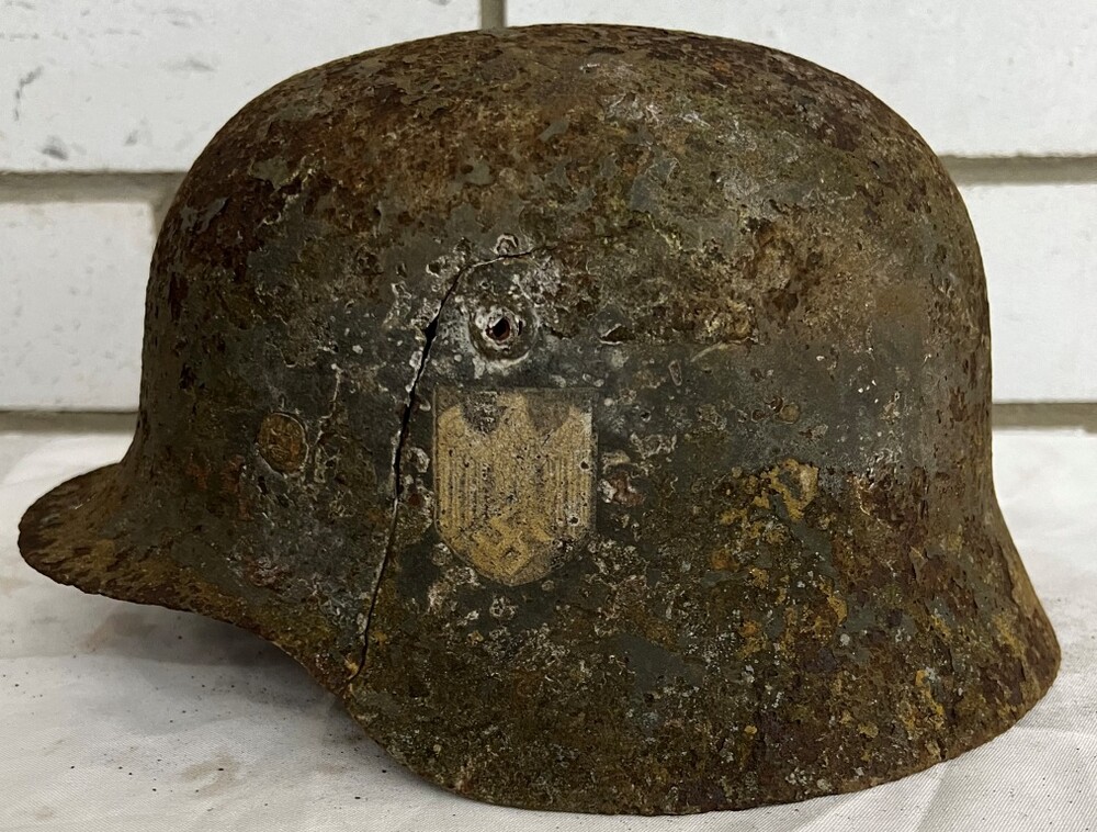 Wehrmacht helmet M35 / from Novgorod