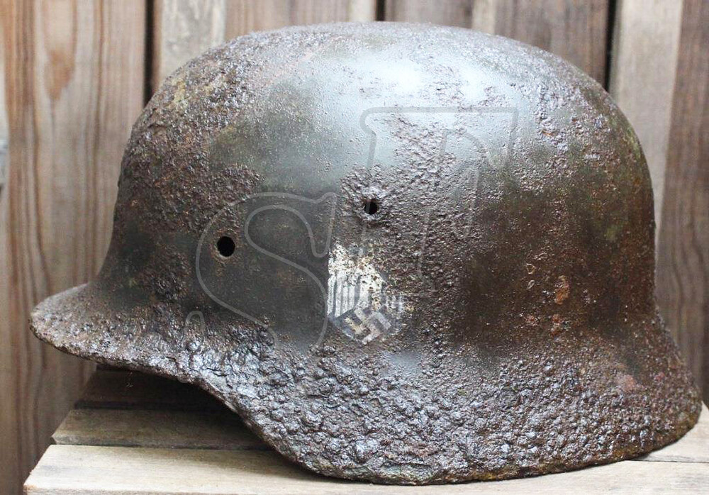Wehrmacht helmet M40 / from Smolensk