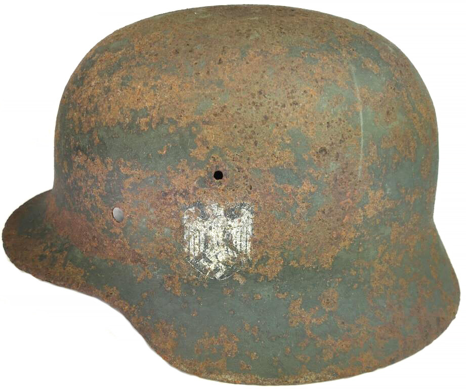 Wehrmacht helmet M40 / from Stalingrad