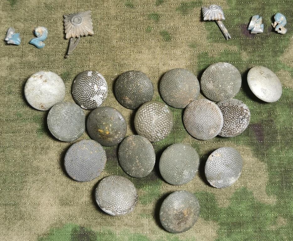 German uniform insignia items / from Stalingrad