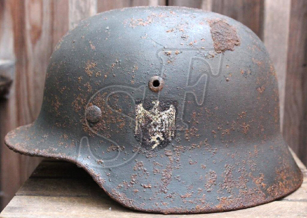 Wehrmacht helmet M35 / from Velikiye Luki