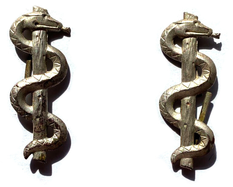 Medic insignia item for shoulder straps / from Stalingrad