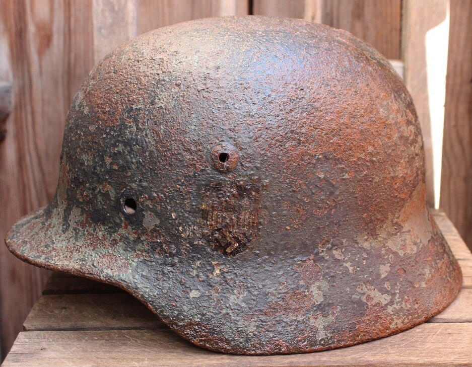 Wehrmacht helmet M35 DD / from Stalingrad