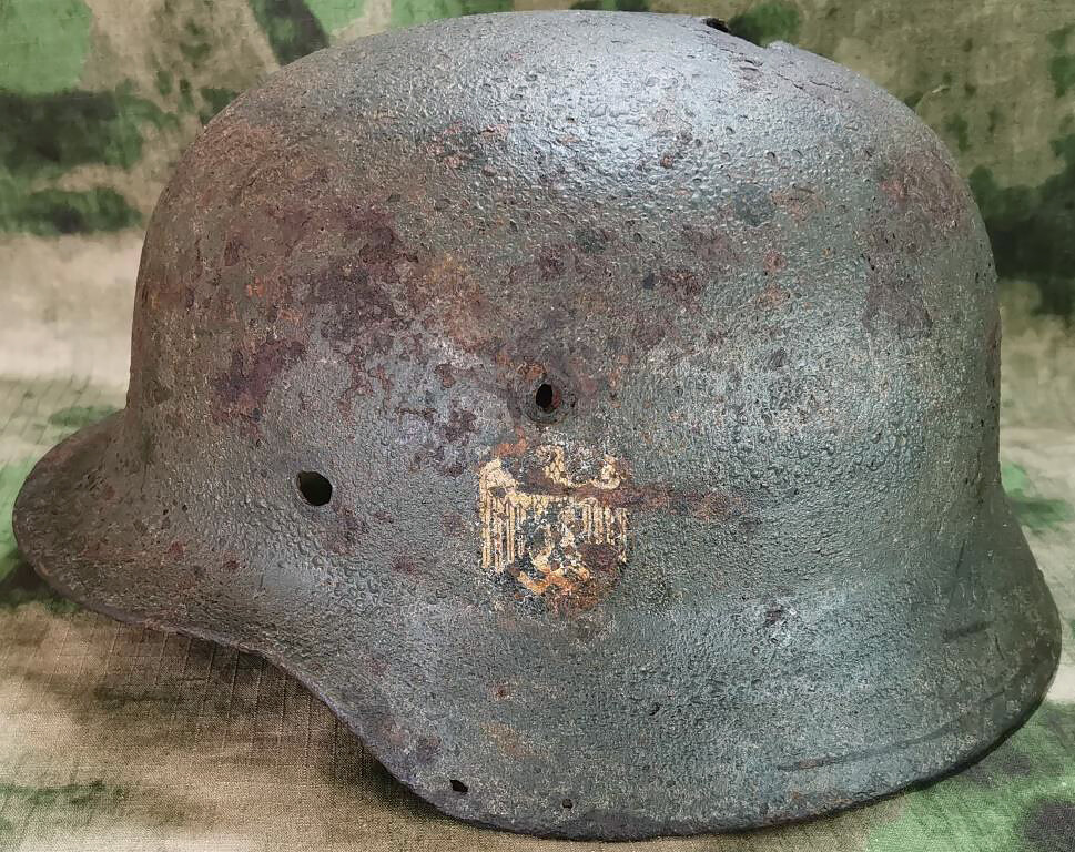 Wehrmacht helmet M35 / from Stalingrad