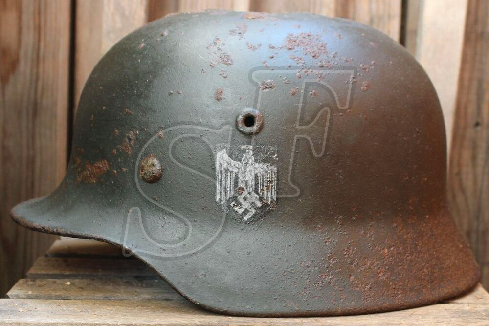 Wehrmacht helmet M40 / from Novgorod