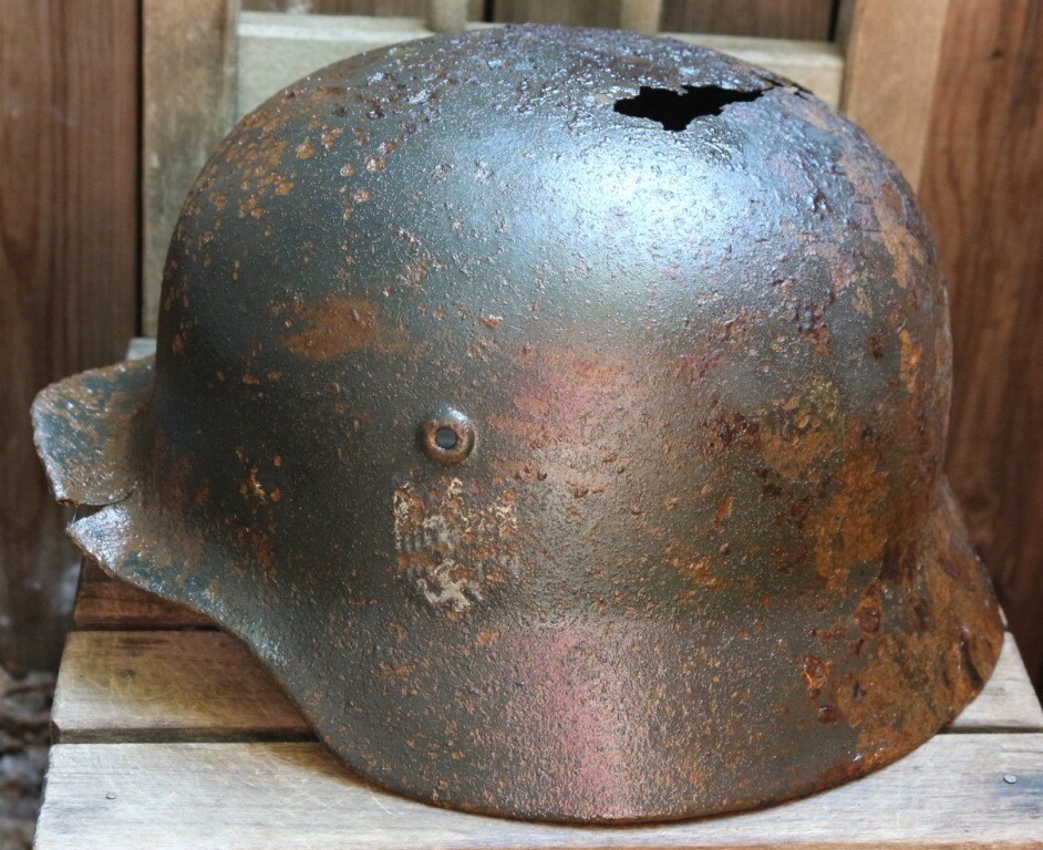 Wehrmacht helmet M40 / from Novgorod