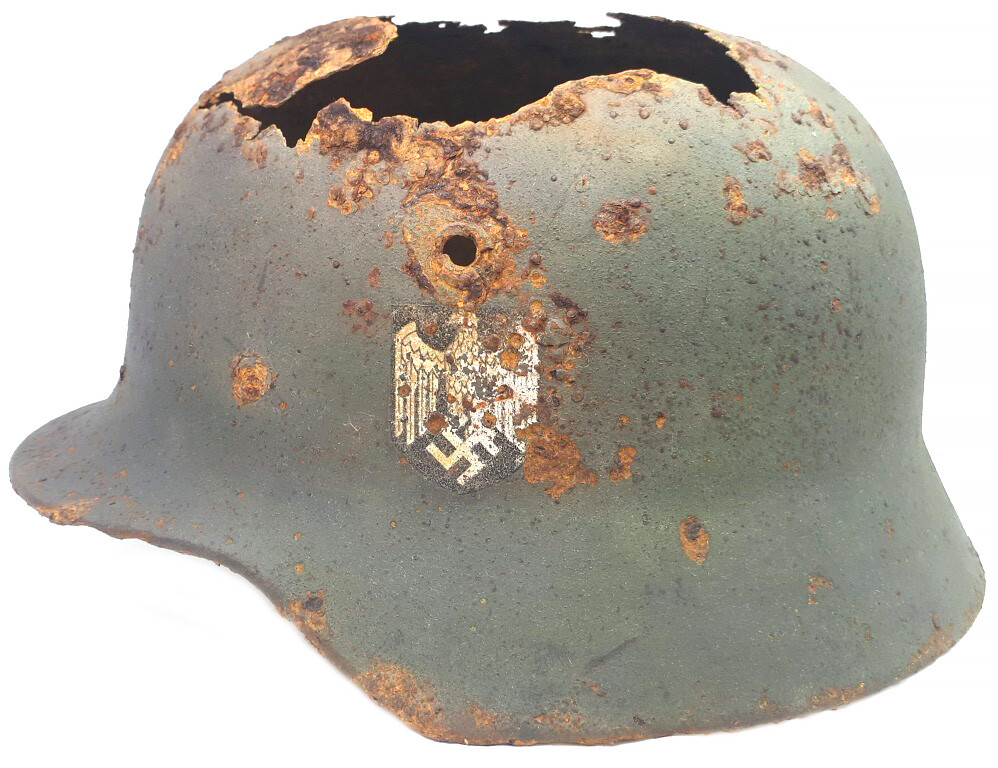 Wehrmacht helmet M40 / from Stalingrad