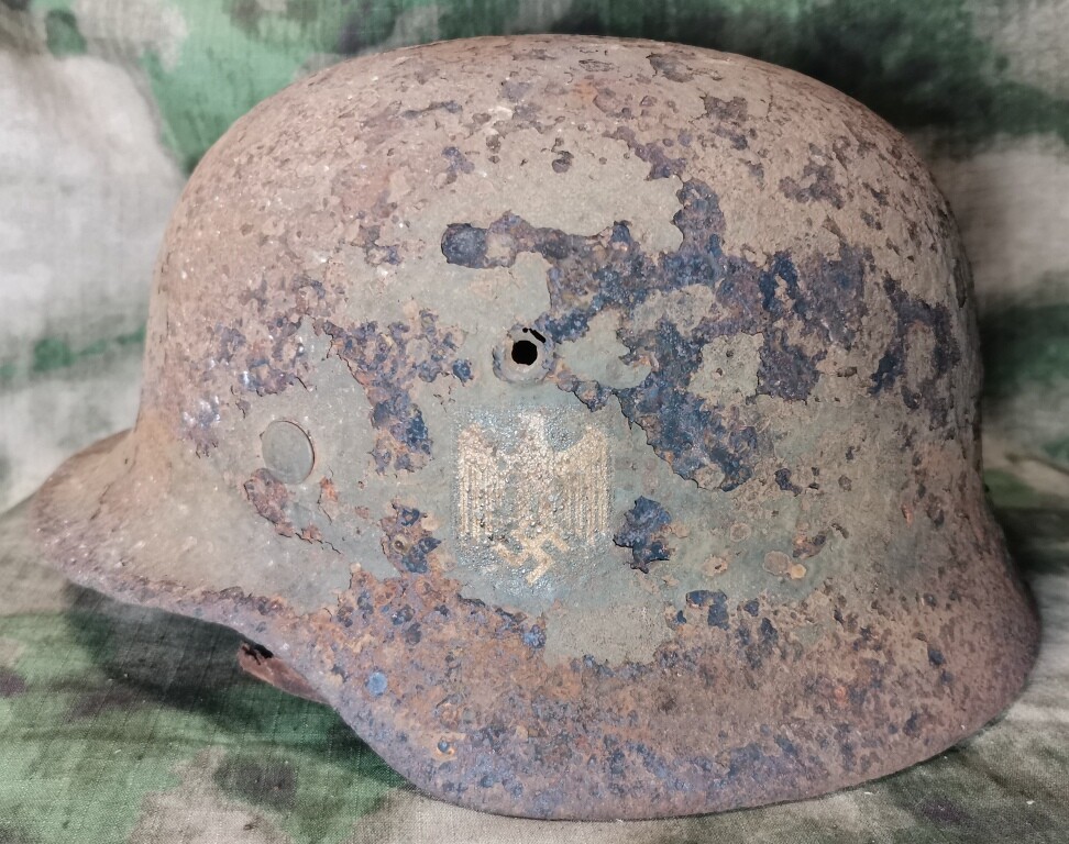 Wehrmacht helmet M40 / from Kursk