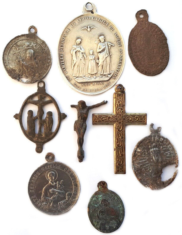 Lot of Catholic things / from Stalingrad