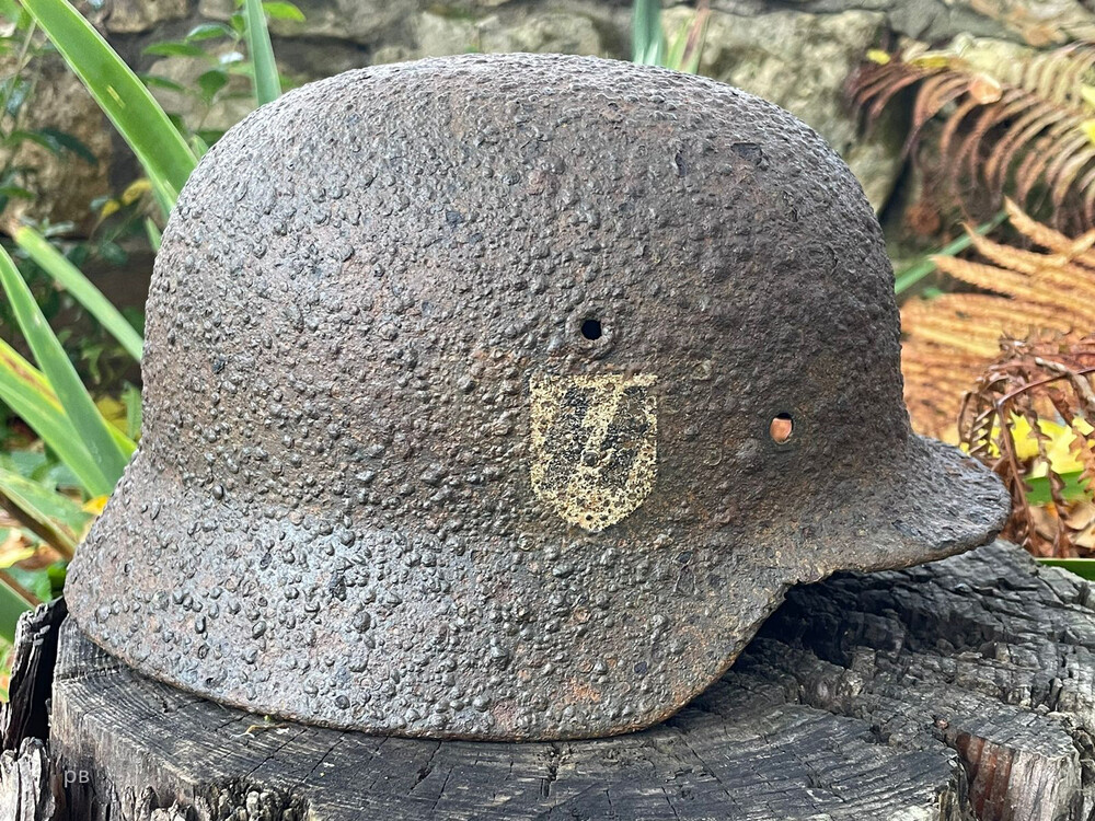 Waffen SS helmet M40 / from Rzhev
