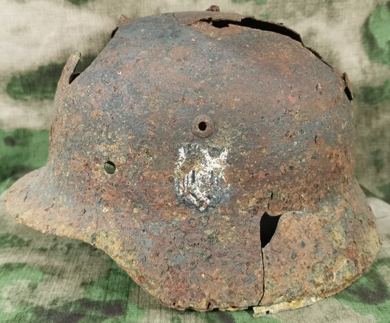 Wehrmacht helmet M35 / from Stalingrad
