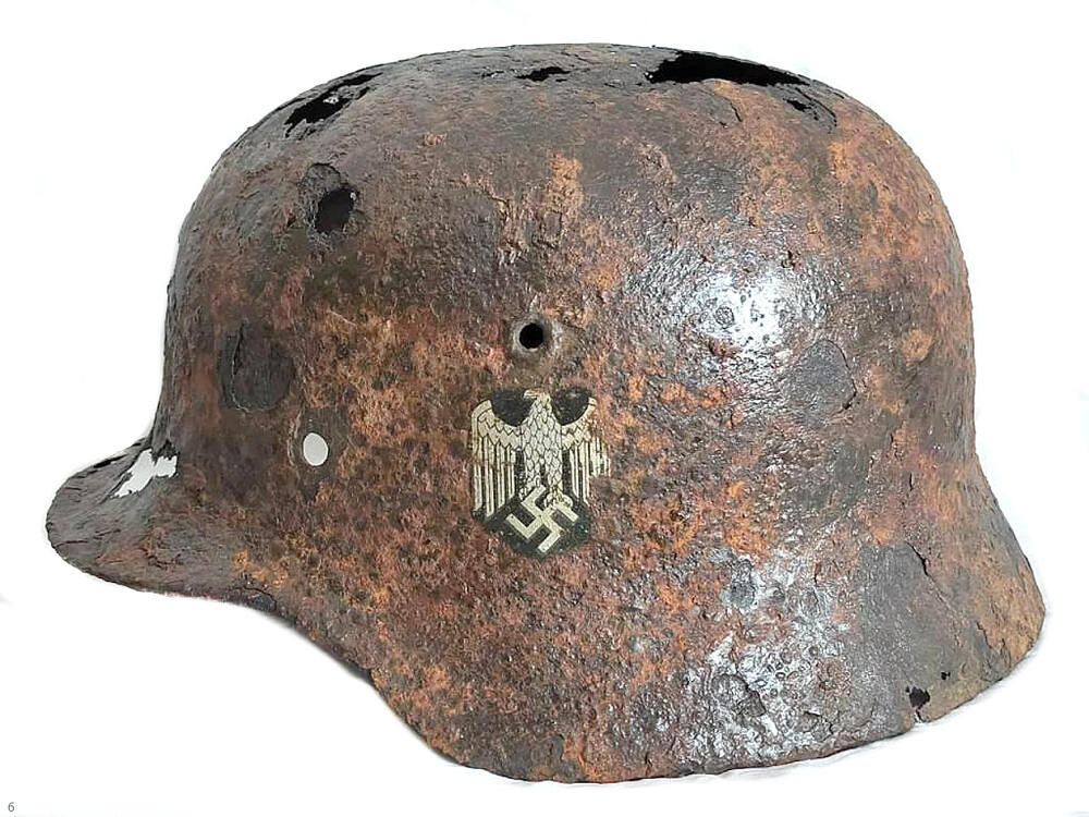 Wehrmacht helmet M40 / from Stalingrad