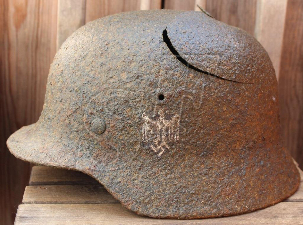 Wehrmacht helmet M40 / from Smolensk