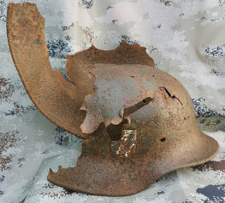 Waffen SS helmet M40 / from Konigsberg