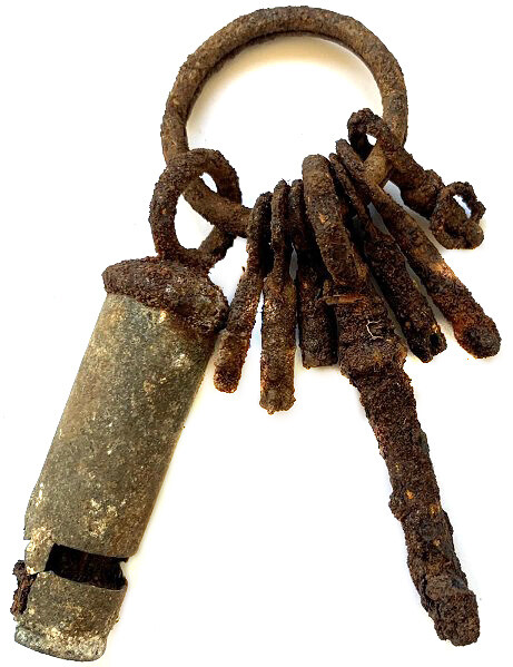 Keys with whistle