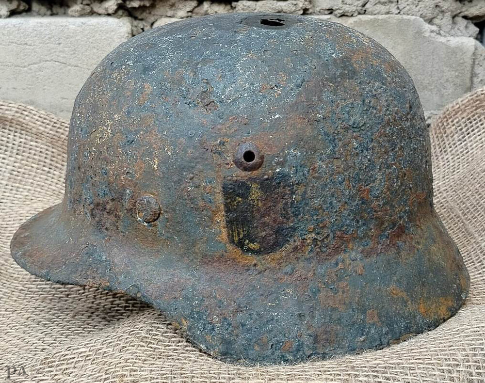 Wehrmacht helmet M35 / from Stalingrad