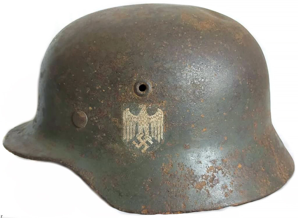 Wehrmacht helmet M40 / from Stalingrad