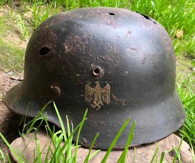 Wehrmacht helmet M40 / from Leningrad