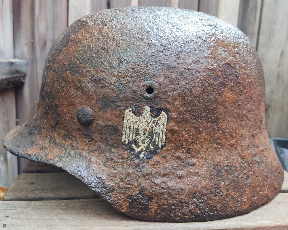 Wehrmacht helmet M40 / from Stalingrad