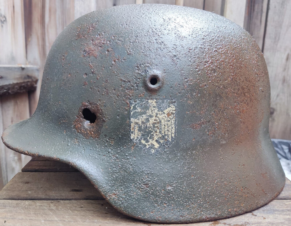 Wehrmacht helmet M40 / from Stalingrad