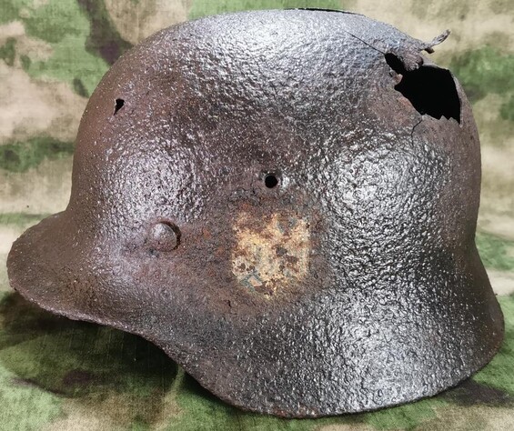 Wehrmacht helmet M40 / from Königsberg