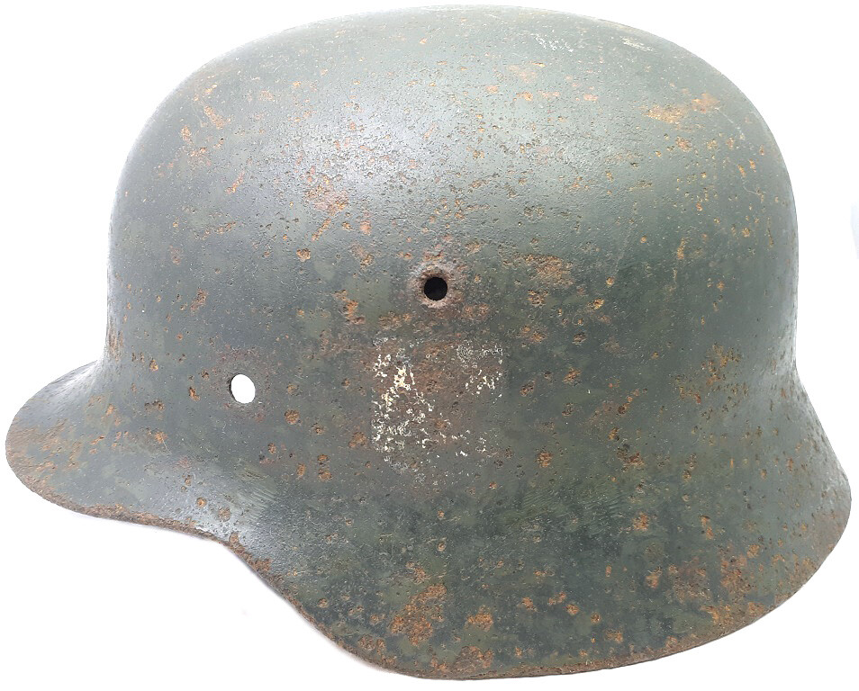 Wehrmacht helmet M40 / from Stalingrad