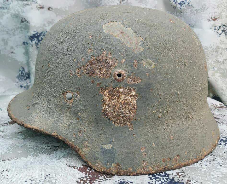 Wehrmacht helmet M40 / from Stalingrad