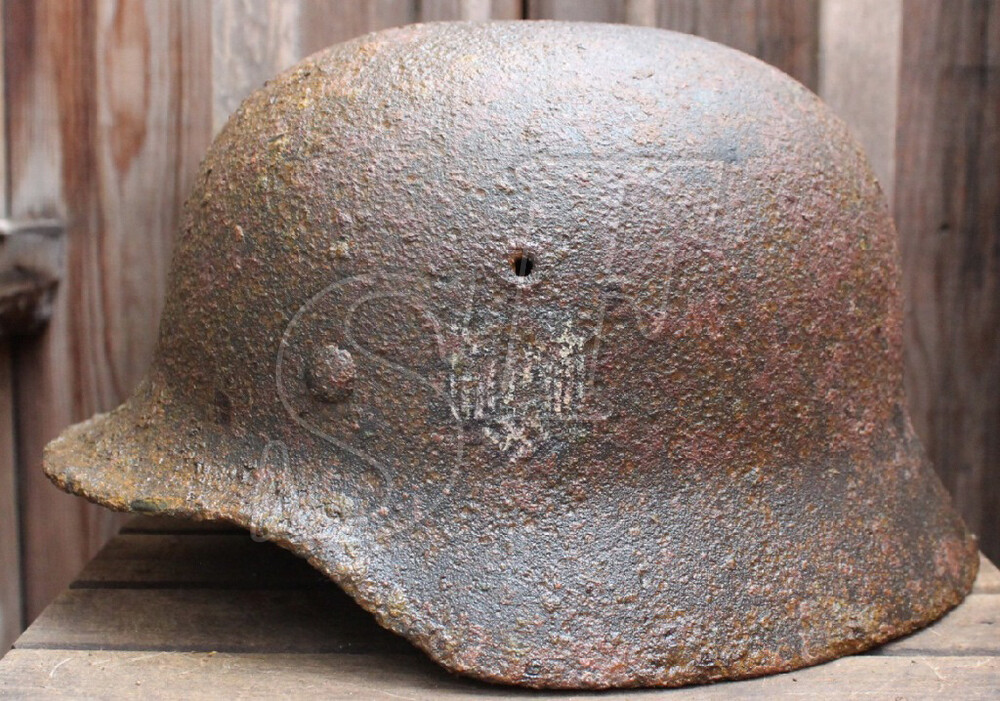 Wehrmacht helmet M40 / from Stalingrad