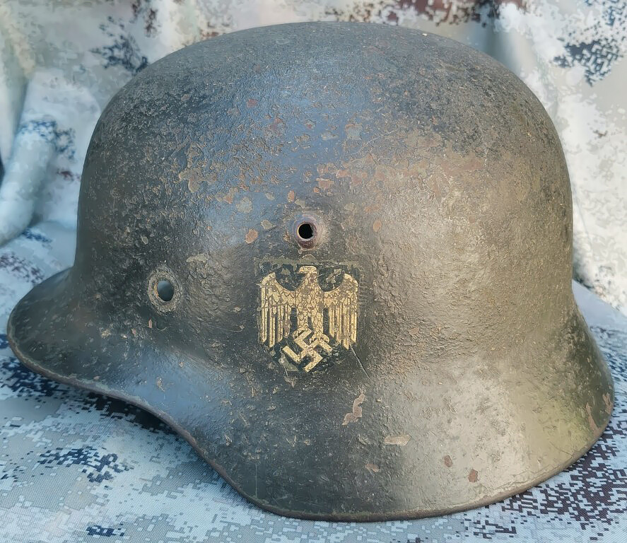 Wehrmacht helmet M35 / from Stalingrad
